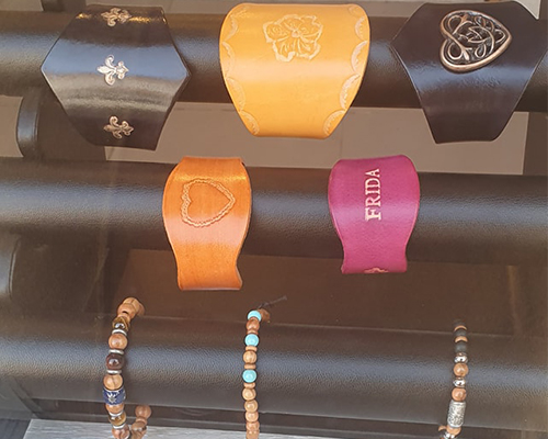 bracelets-display-galerie-haut-talon-hastiere